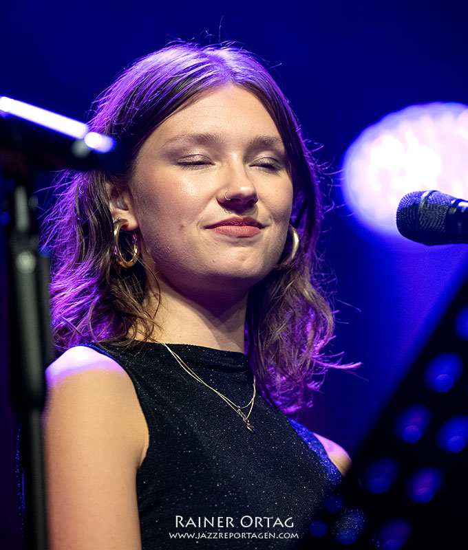 Irma Neumüller auf der Bühne des Karlstorbahnhof Heidelberg beim enjoy jazz 2026