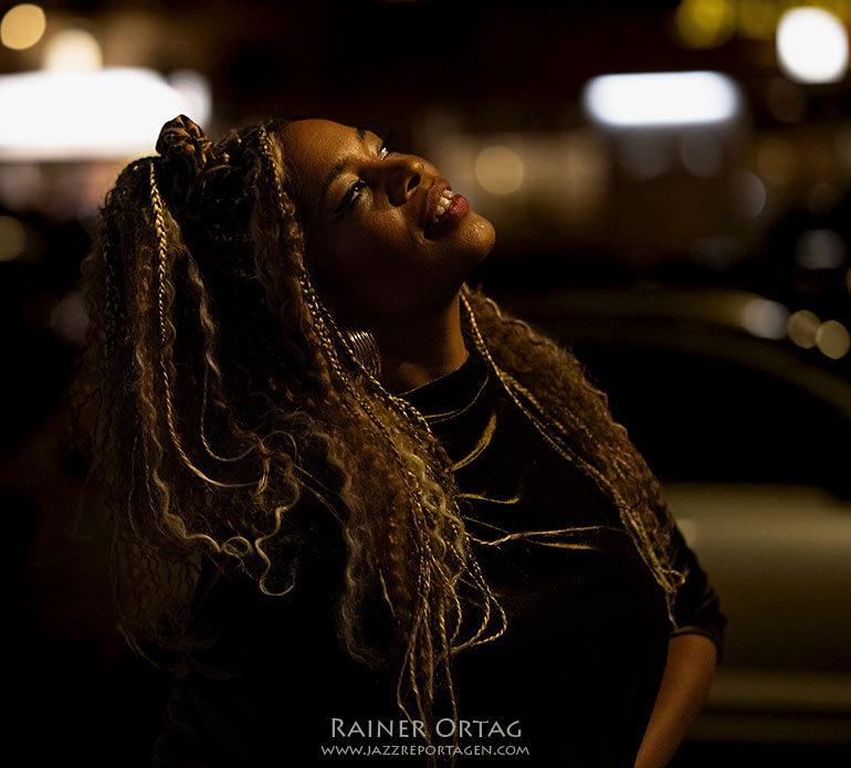Linda Kyei backstage beim Jazzclub Bix 2026