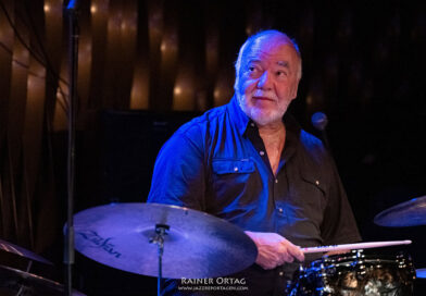 Peter Erskine an den Drums im Jazzclub Bix Stuttgart 2026 mit Alan Pasqua, Darek Oles