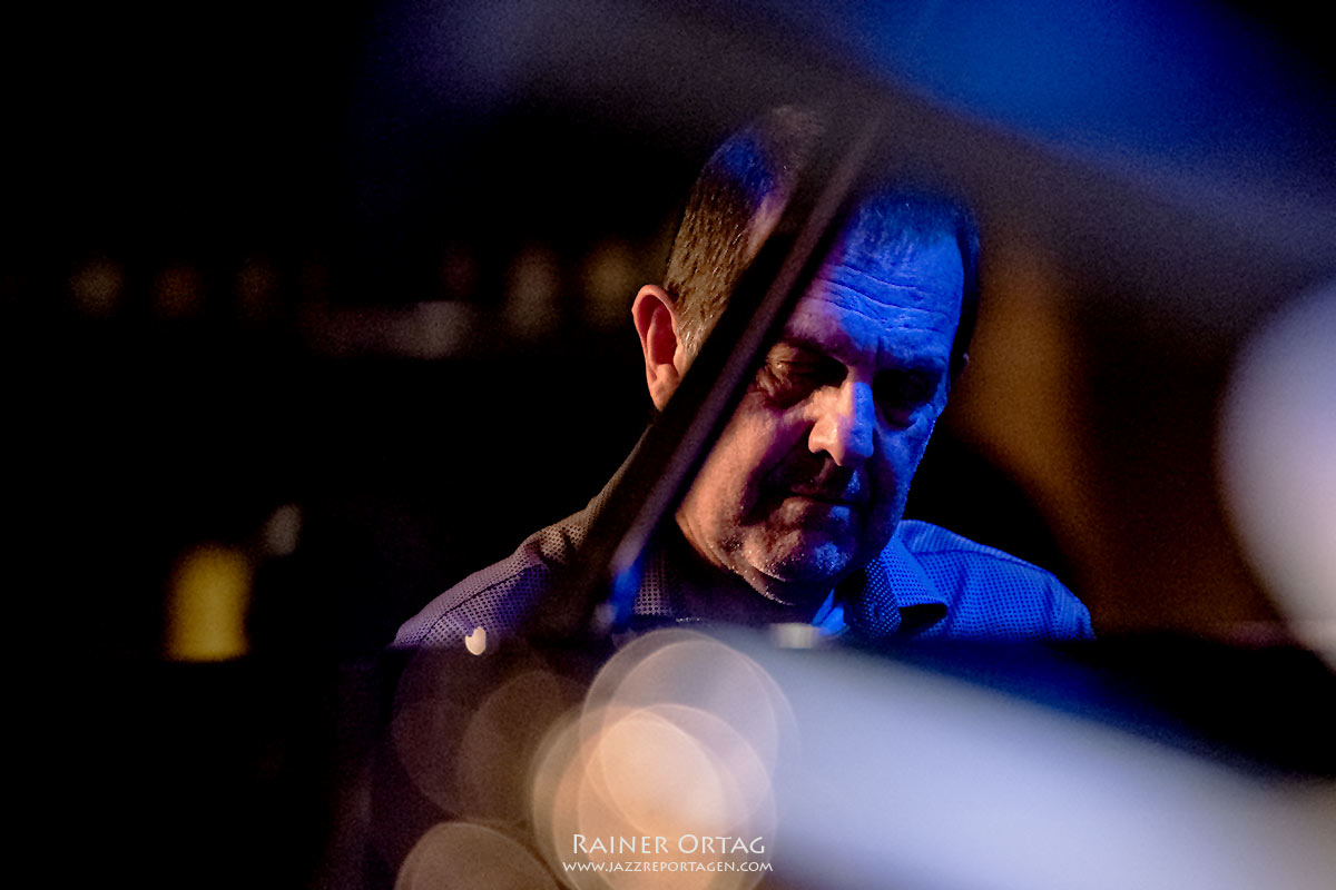Peter Erskine Trio im Jazzclub Bix Stuttgart 2026 Pianist Alan Pasqua mit Peter Erskine Trio im Jazzclub Bix Stuttgart 2026