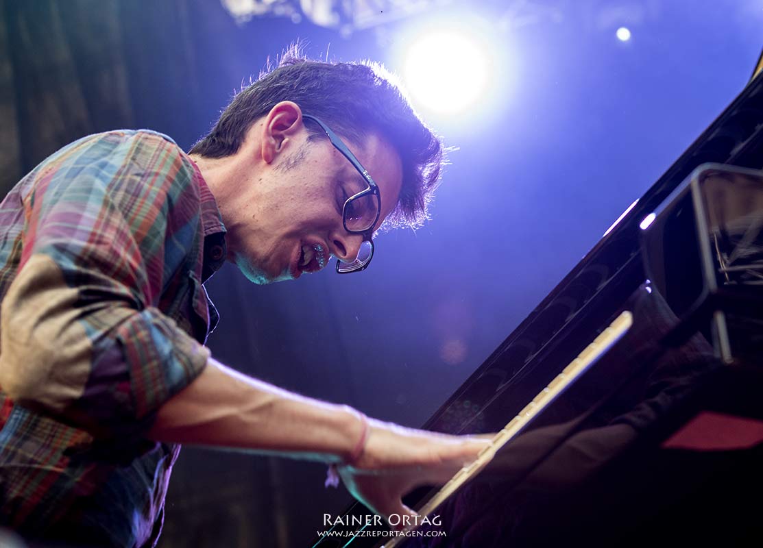 Adrien Brandeis bei der jazzopen Stuttgart 2019 im Alten Schloß