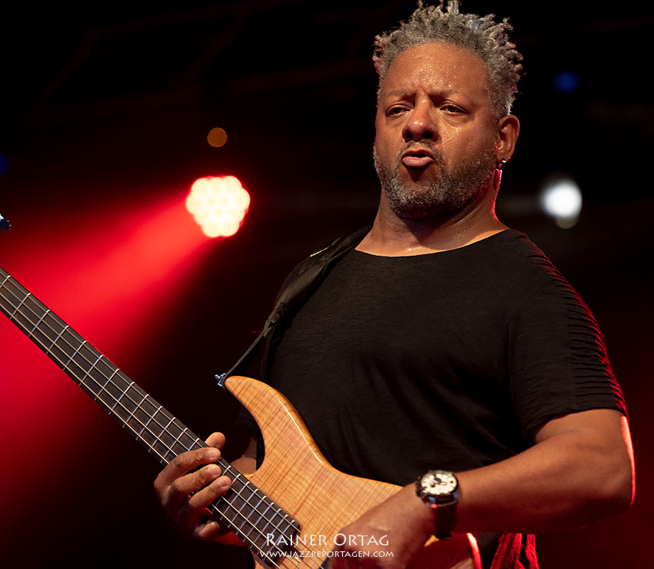 Alvin Mills mit Bluefonque beim OpenAir des "kulturnetzwerk blaues haus" Böblingen 2021