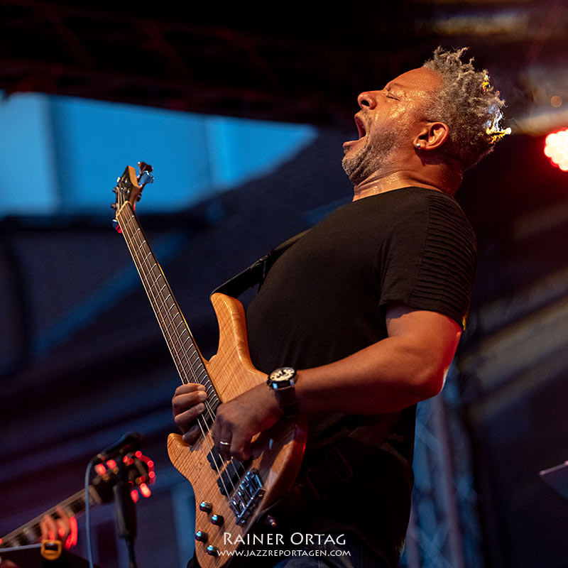 Alvin Mills mit Bluefonque beim OpenAir des "kulturnetzwerk blaues haus" Böblingen 2021