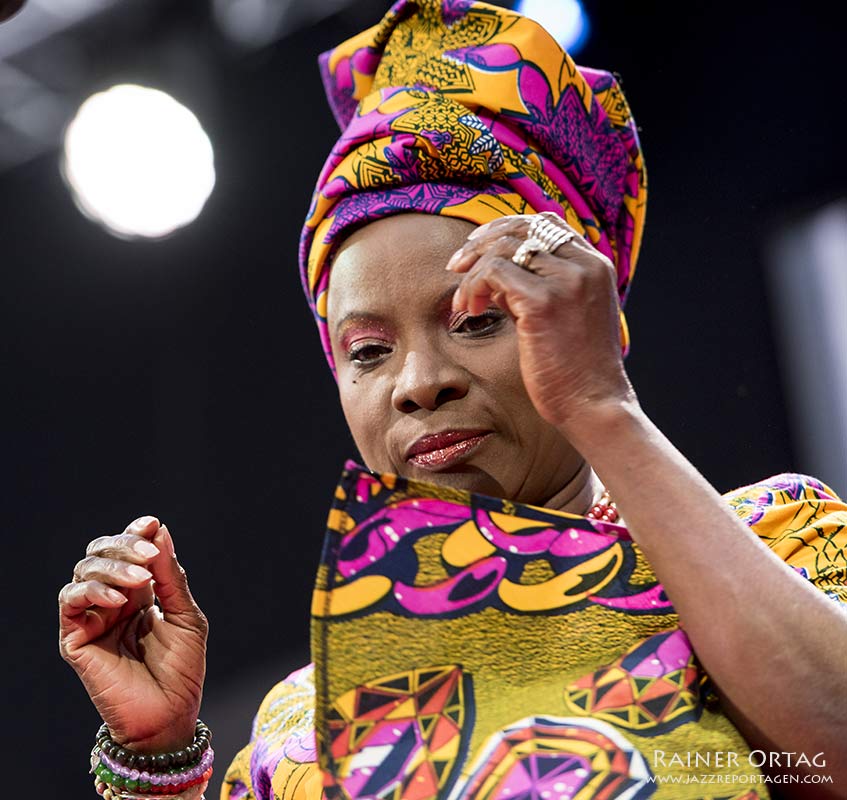 Angélique Kidjo bei der jazzopen Stuttgart 2019, Sing The Truth