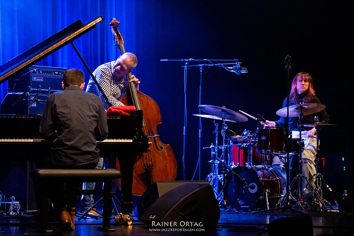 Avishai Cohen Trio bei den Internationalen Theaterhaus Jazztagen 2024