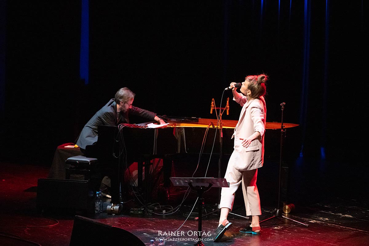 Camille Bertault & David Helbock bei den Internationalen Theaterhaus Jazztagen 2022