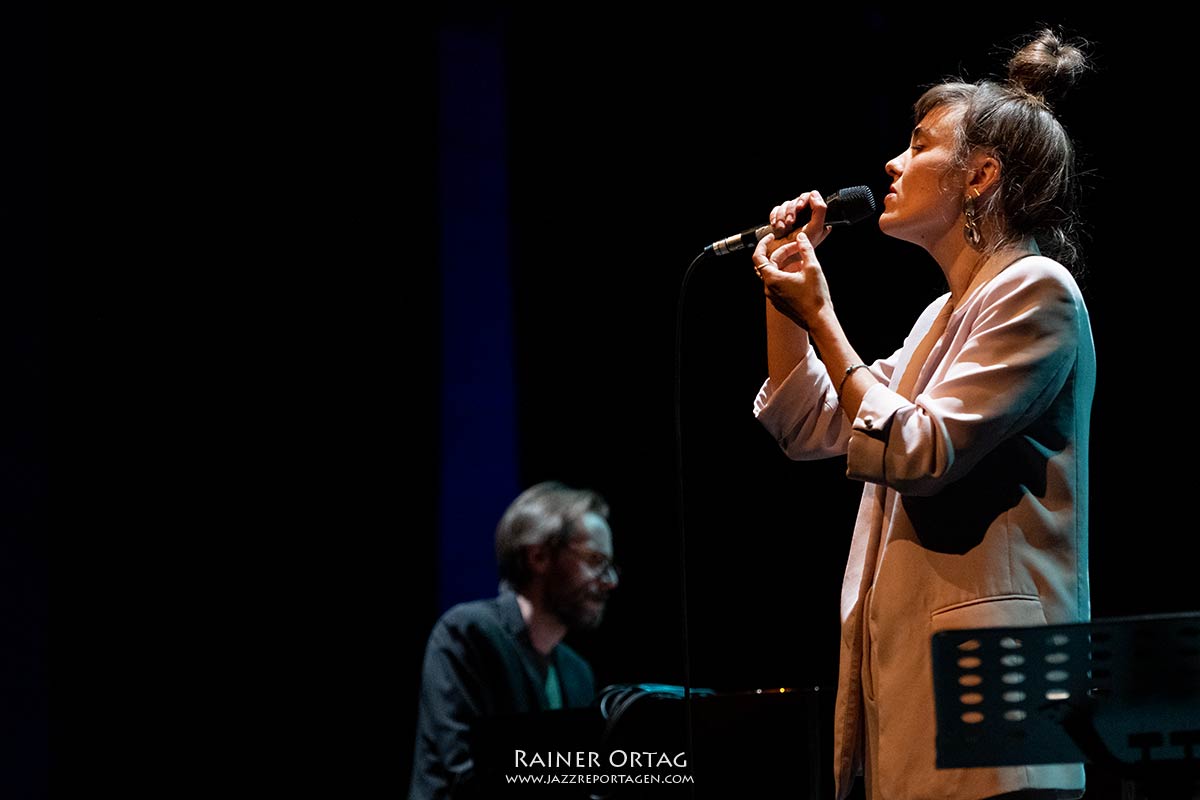 Camille Bertault & David Helbock bei den Internationalen Theaterhaus Jazztagen 2022