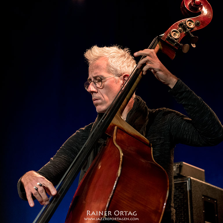 Bruno Chevillon mit dem Trio Kühn Humair Chevillon im Sudhaus Tübingen 2018