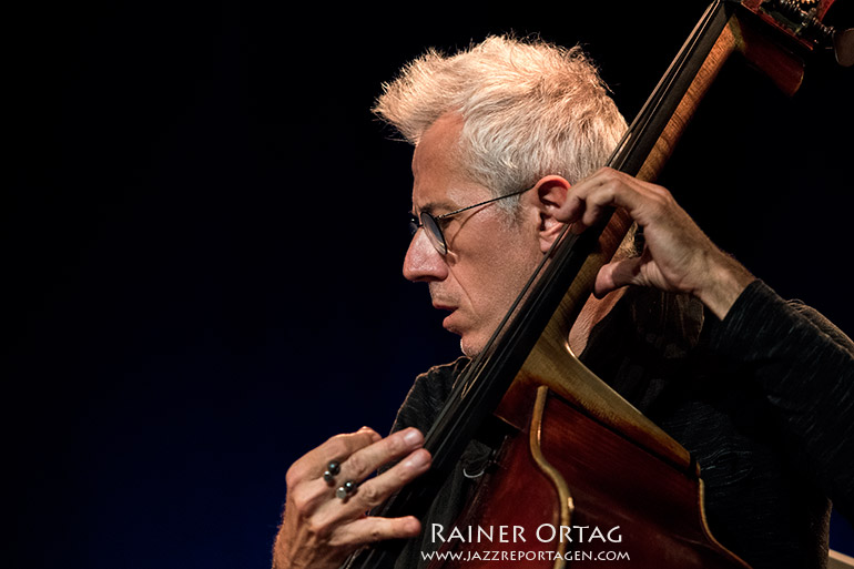 Bruno Chevillon mit dem Trio Kühn Humair Chevillon im Sudhaus Tübingen 2018