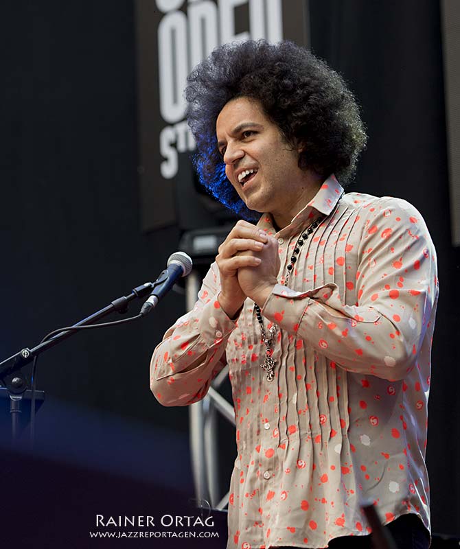 Carlitos Del Puerto mit Chick Corea bei der jazzopen Stuttgart 2019