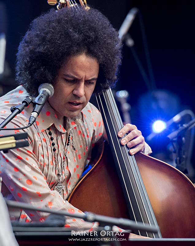 Carlitos Del Puerto mit Chick Corea bei der jazzopen Stuttgart 2019