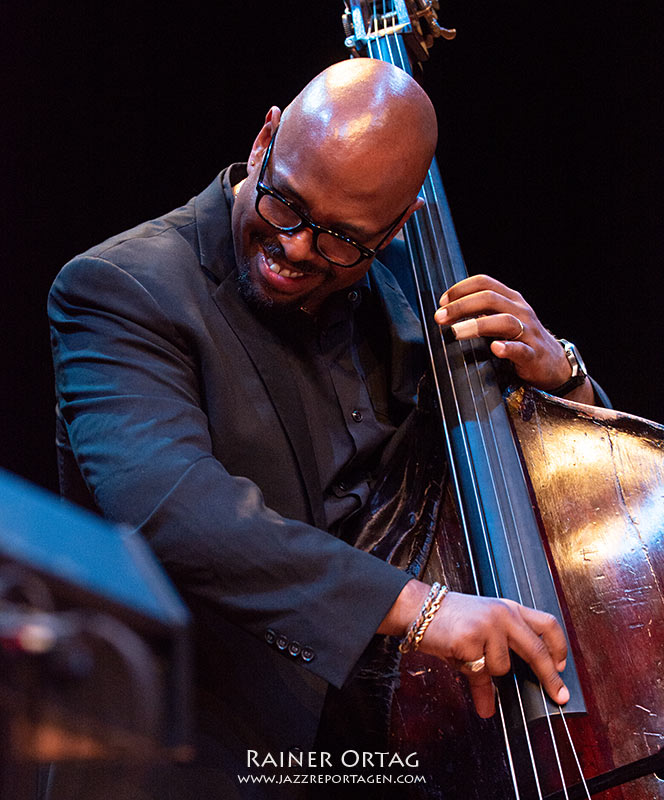 Christian McBride mit dem Chick Corea Quintet 2016