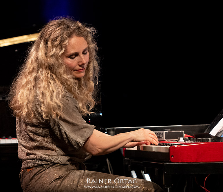 Clara Ponty mit dem Jean-Luc Ponty Trio beim Jazzfestival Esslingen 2021