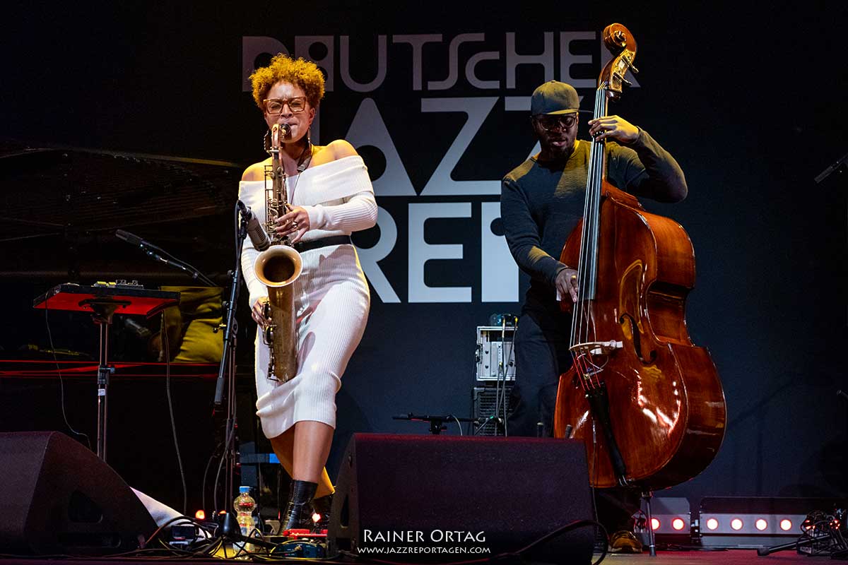 Konzertabend zum Deutschen Jazzpreis 2022 mit Nubya Garcia mit Band