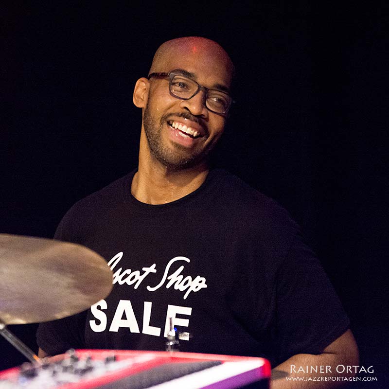 Eric Harland mit Zhenya Strigalev im Porgy&Bess Wien 2016