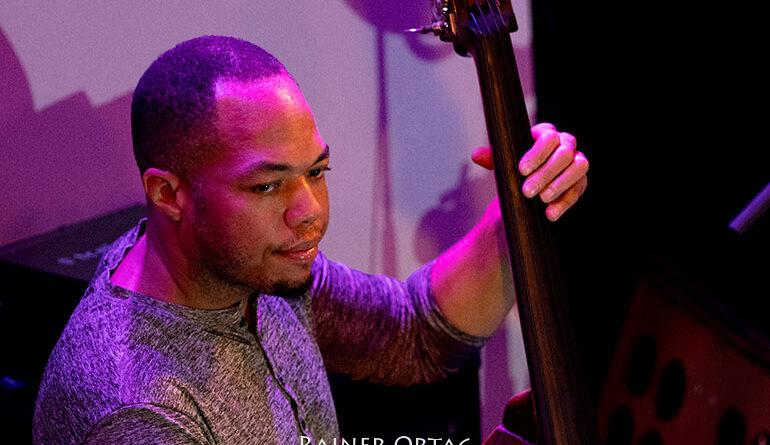 Eric Wheeler mit Theo Croker und Band im Porgy und Bess Wien 2021