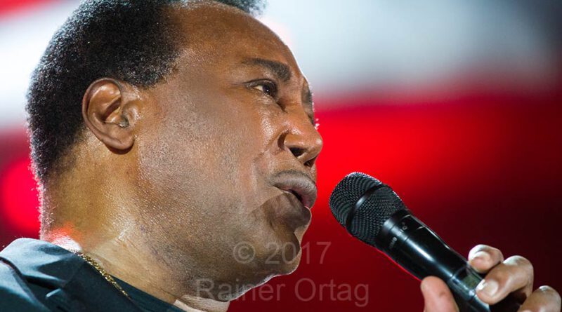 George Benson bei der jazzopen Stuttgart 2017
