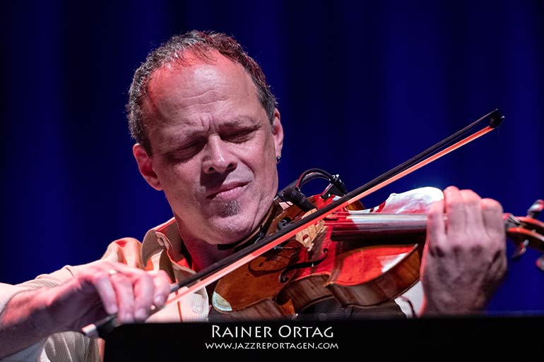 Gregor Hübner mit dem Richie Beirach European Quartett & Sirius Quartet bei den Internationalen Theaterhaus Jazztagen 2022