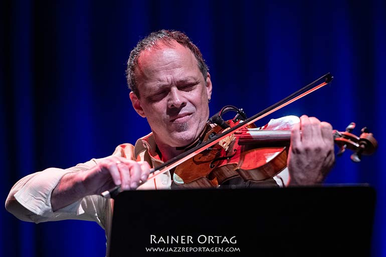 Gregor Hübner mit dem Richie Beirach European Quartett & Sirius Quartet bei den Internationalen Theaterhaus Jazztagen 2022