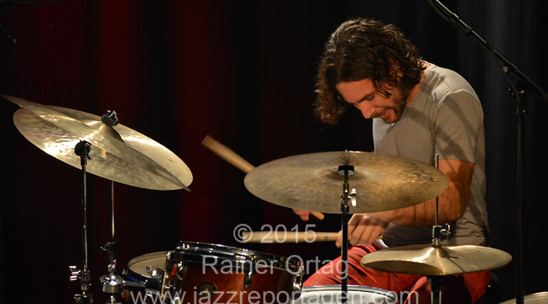 Henry Cole mit dem Miguel Zenón Quartet im Sudhaus Tübingen 2015