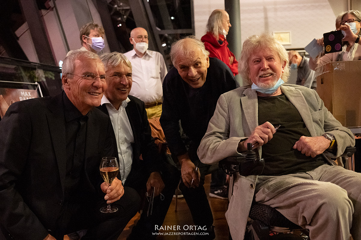 Ein Abend für Eberhard Weber mit Shai Maestro Trio und Ralph Towner solo beim Jazzfestival Esslingen