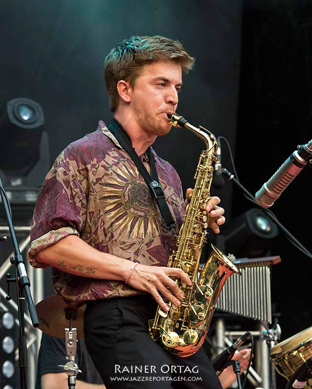 Joachim Poutaraud mit dem Adrien Brandeis Quintet bei der jazzopen Stuttgart 2019