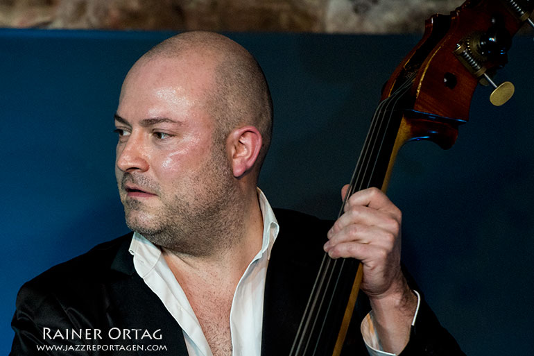 Joel Locher mit Jermaine Landsberger Trio im Jazzkeller Esslingen 2018