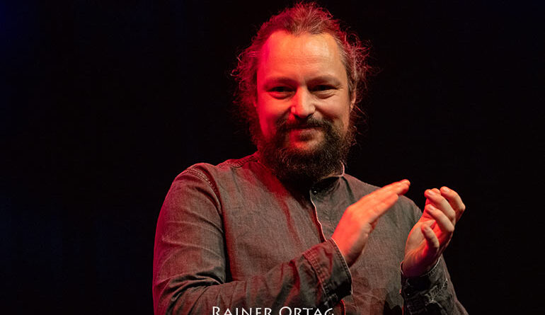 Jonathan Cuniado mit der Trilok Gurtu Band im Sudhaus Tuebingen 2021