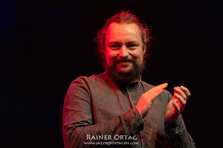 Jonathan Cuniado mit der Trilok Gurtu Band im Sudhaus Tuebingen 2021