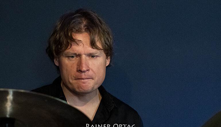 Joost van Schaik mit dem Martin Sasse Trio im Jazzkeller Esslingen 2021