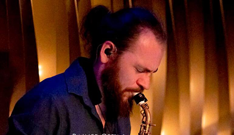 Jordan Smart mit Mammal Hands im Jazzclub Bix Stuttgart 2023
