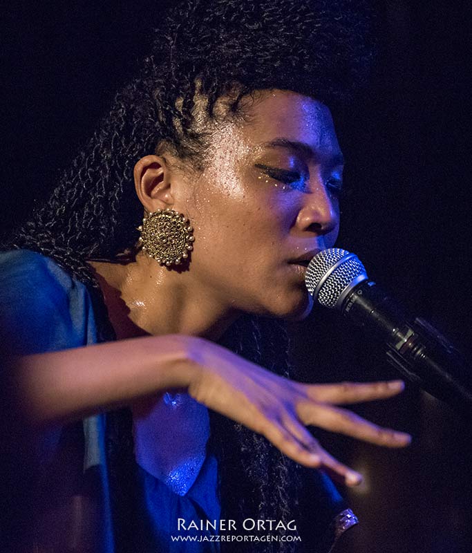 Judith Hill bei der jazzopen Stuttgart im Jazzclub Bix 2019