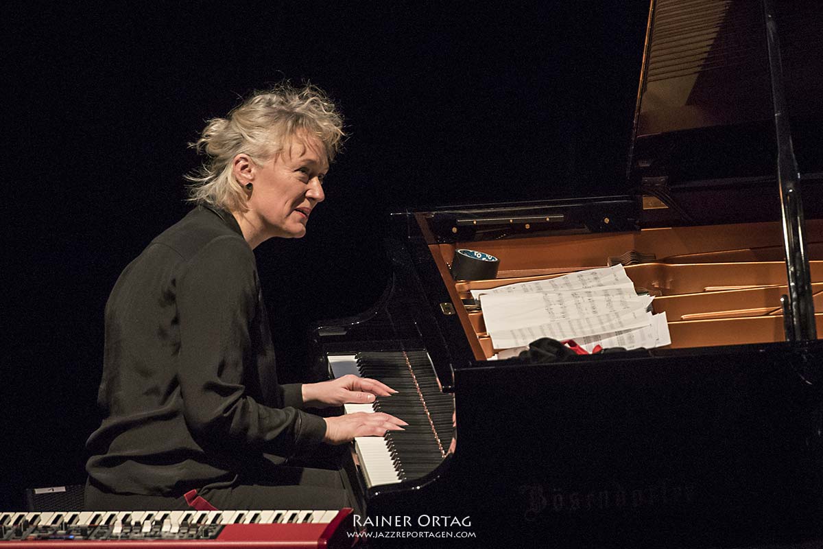 Julia Huelsmann bei den Theaterhaus Jazztagen Stuttgart 2019 und der jazzahead Bremen 2018