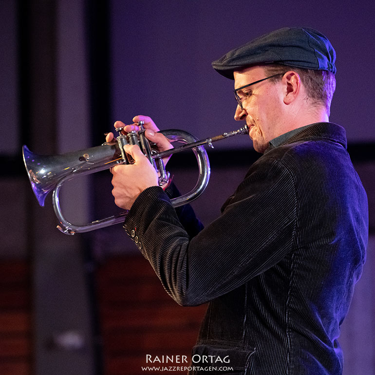 Julian Hesse bei Ornithology & more der JazztimeBB in der Alte TÜV-Halle Böblingen bei Sommer am See