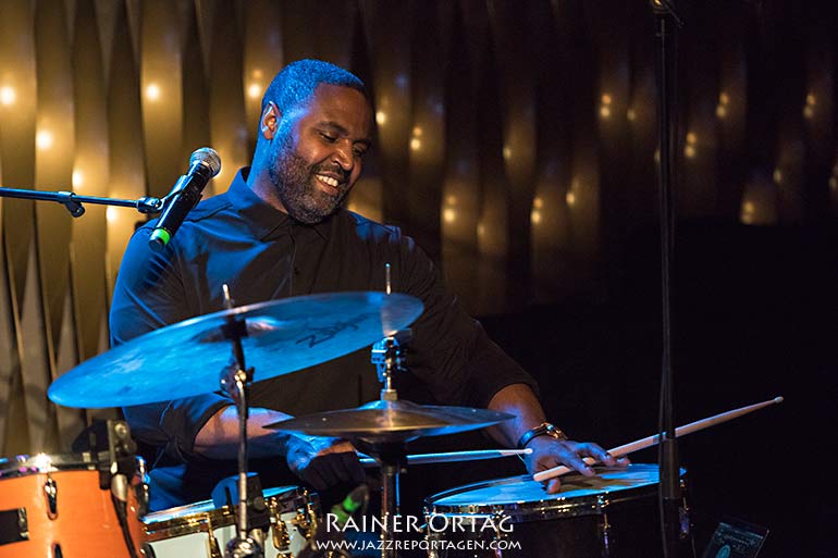 Kendrick Scott mit seinem Project Oracle im Jazzclub Bix Stuttgart 2020