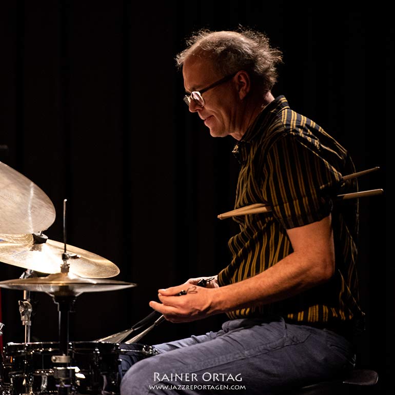 Kenny Wollesen mit dem Brian Marsella Trio in der Dieselstrasse Esslingen 2019