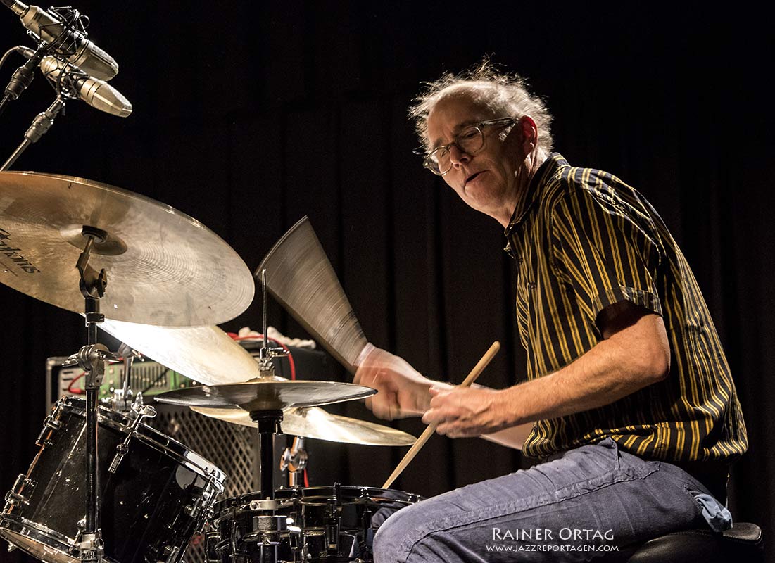 Kenny Wollesen mit dem Brian Marsella Trio in der Dieselstrasse Esslingen 2019