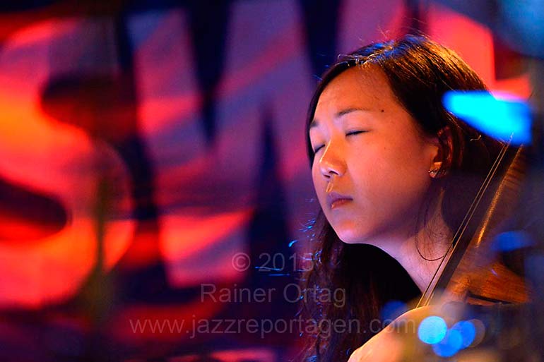 Linda May Han Oh beim SWR NEWJazz Meeting 2015 im Sudhaus Tübingen