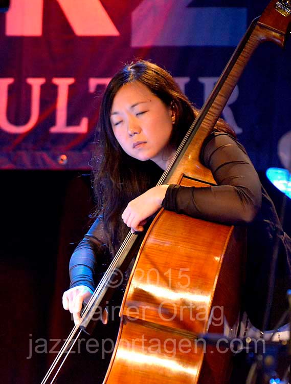 Linda May Han Oh beim SWR NEWJazz Meeting 2015 im Sudhaus Tübingen