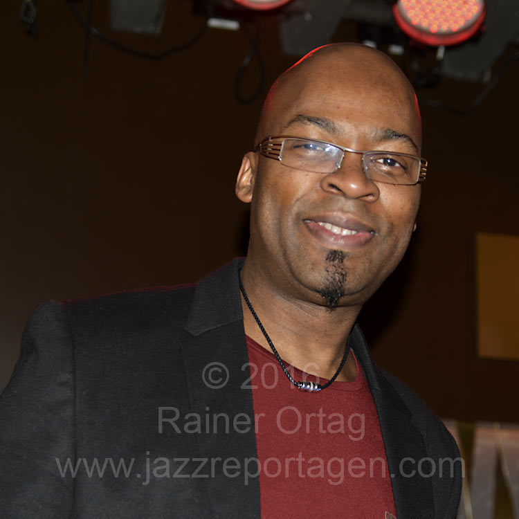 Lionel Loueke mit dem Jeff Ballard Trio im Jazzclub Bix Stuttgart 2014