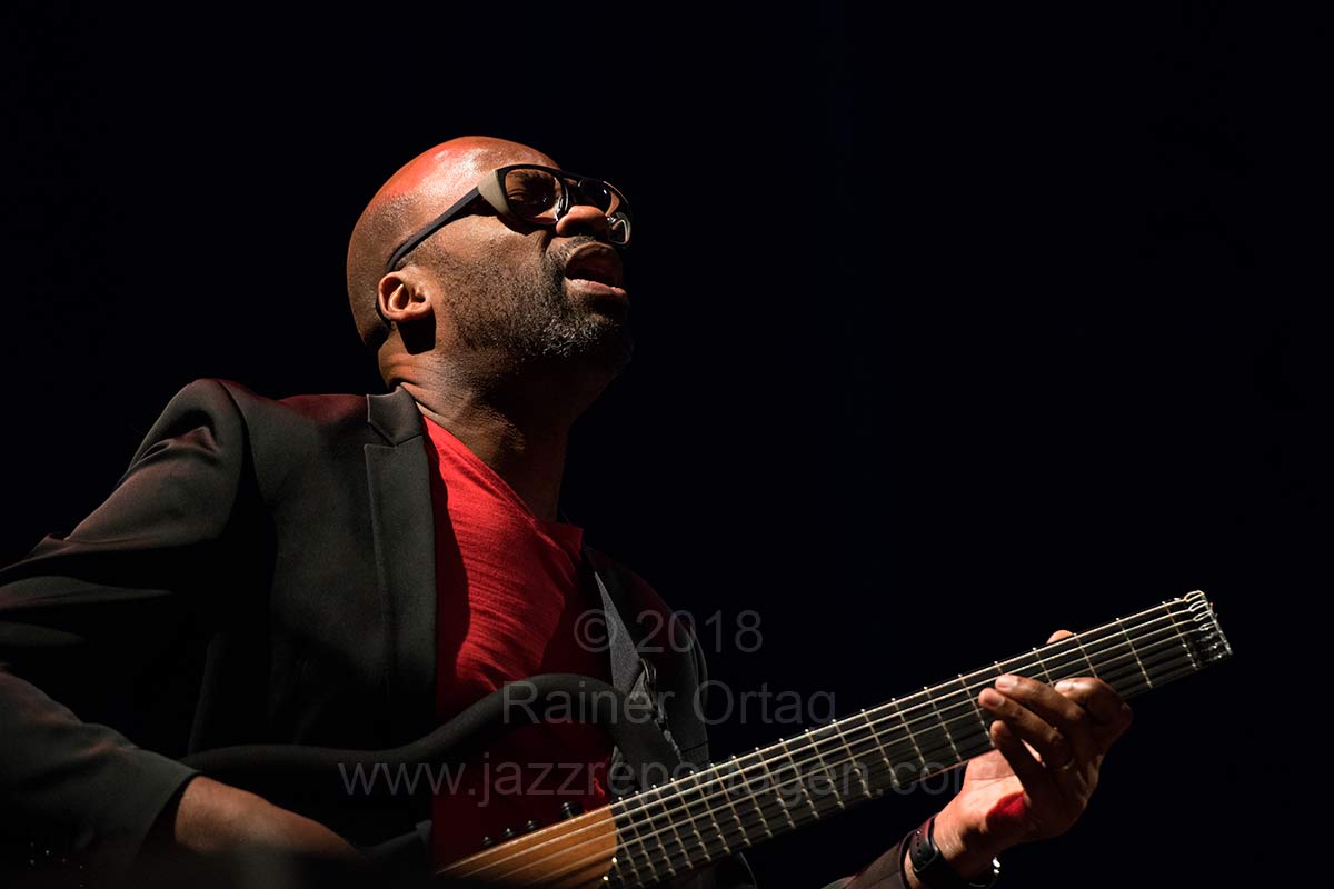 Lionel Loueke mit Aziza beim Jazzfestival Esslingen 2018