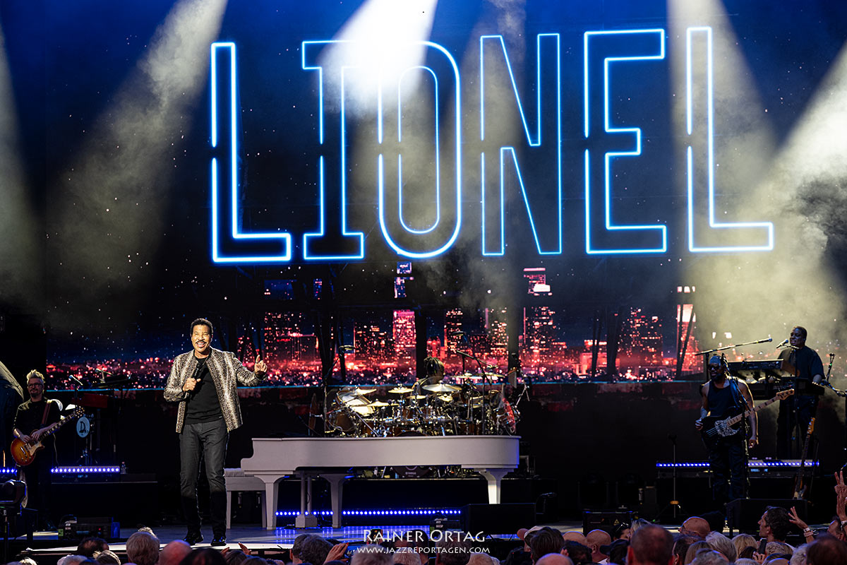 Lionel Richie am Schlossplatz bei den jazzopen Stuttgart 2025