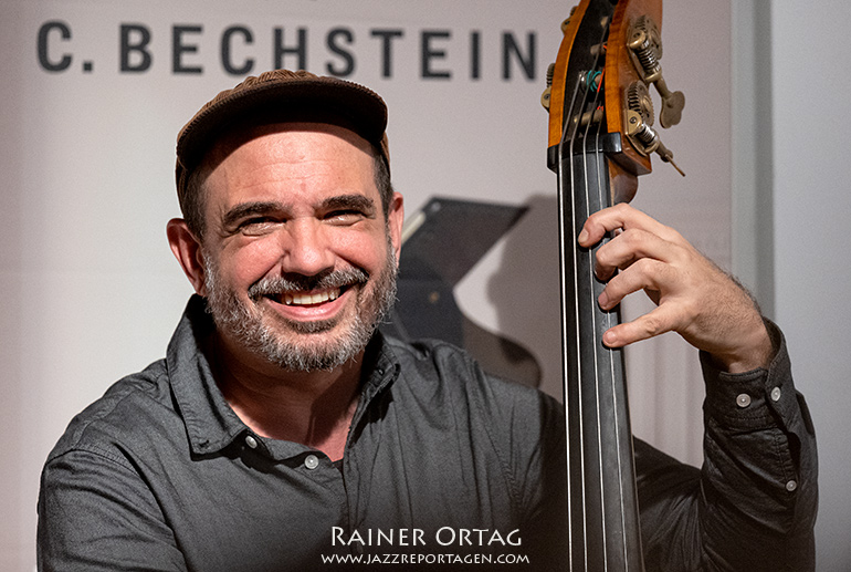 Luca Sisera mit dem Yves Theiler Trio im C.Bechstein Centrum Tübingen 2023