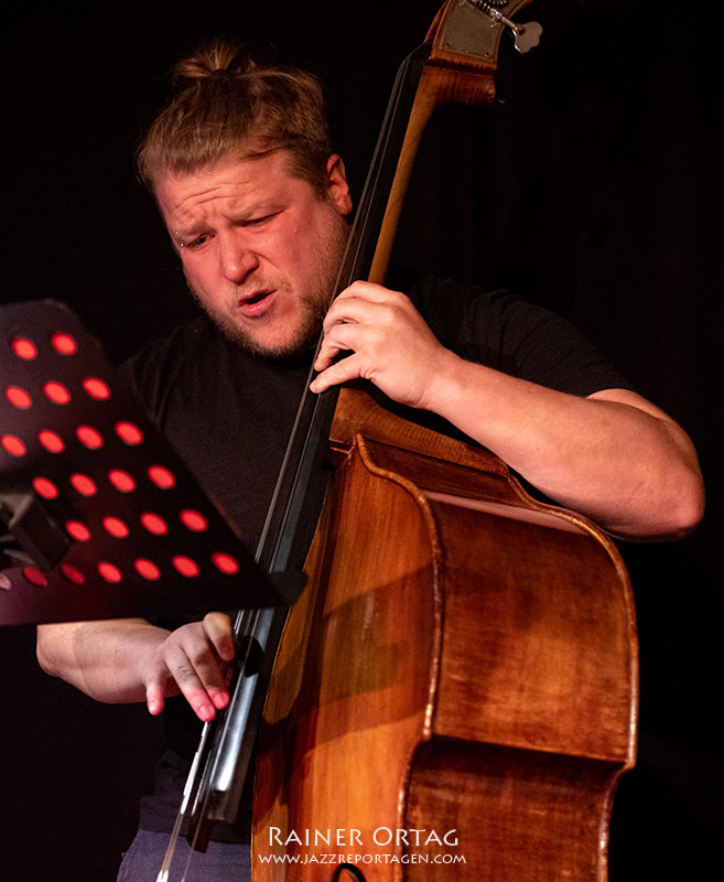 Lukas Hatzis mit dem Valeria Maurer Quartett im Club Voltaire Tübingen 2022