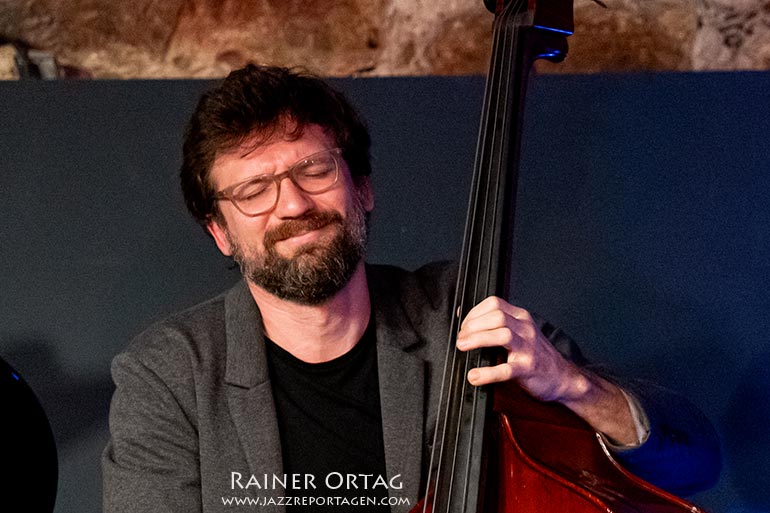 Makar Novikov mit dem Antonio Faraò / Alex Sipiagin Quartet im Jazzkeller Esslingen 2024