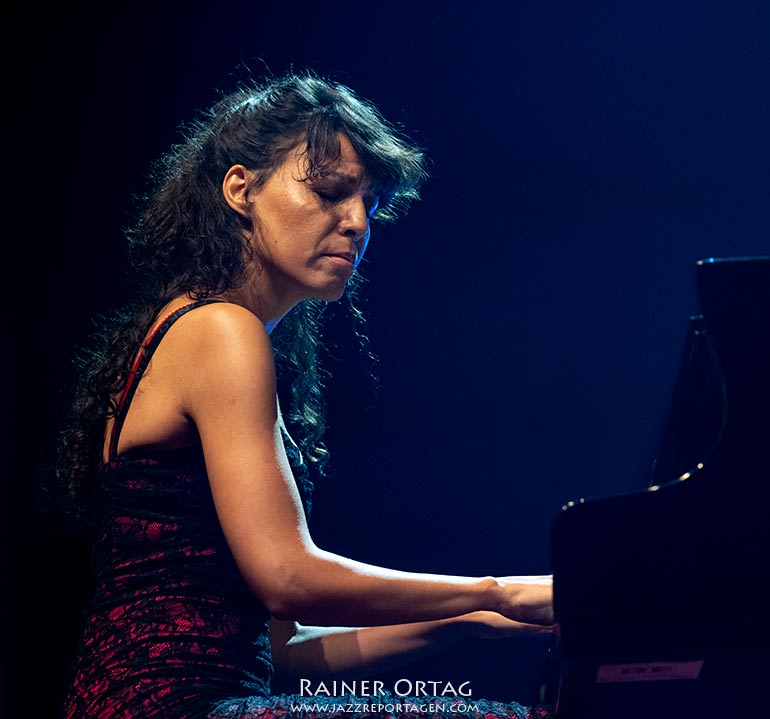 Marialy Pacheco bei der Eröffnungsfeier der jazzahead! 2023