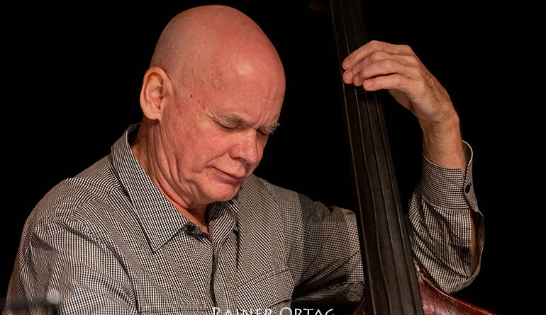 Mark Helias in der Dieselstrasse Esslingen 2021