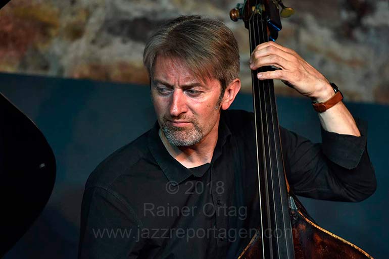 Martin Gjakonovski mit dem Denis Gäbel Quartet im Jazzkeller Esslingen 2018