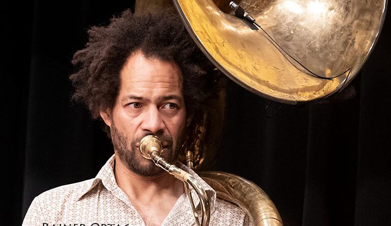 Matthew Bookert mit Tuba & more der jazztime BB in der Kongresshalle Böblingen 2024