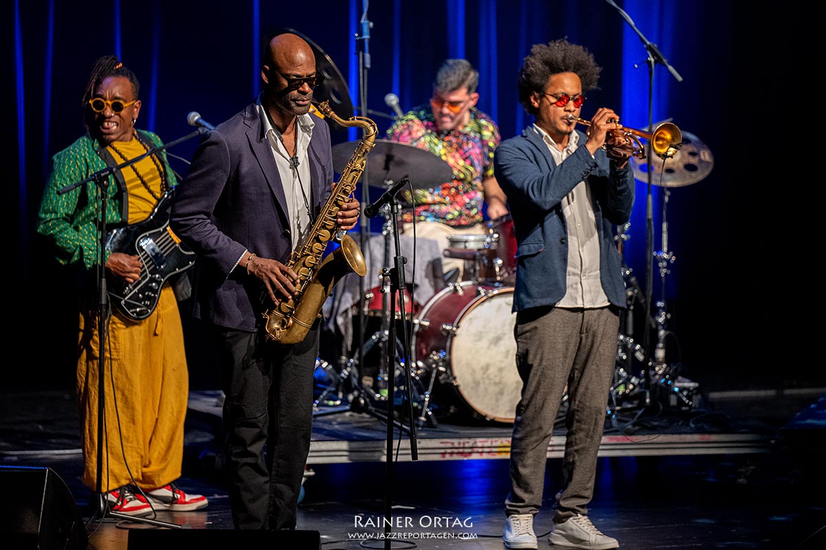 Michael Olivera and The Cuban Jazz Syndicate bei den Internationalen Theaterhaus Jazztagen 2024